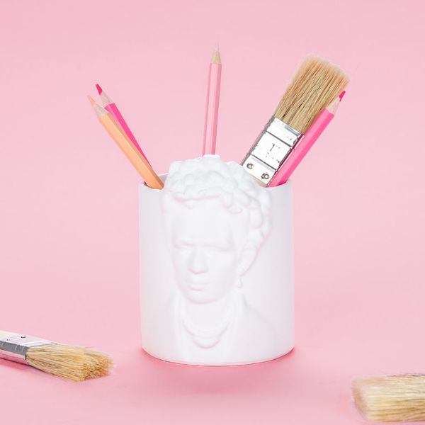 alvi Portalápices Frida Color blanco Lapicero para escritorio inspirado en la pintora Frida Cerámica