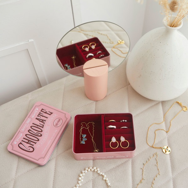 Balvi Schmuckschatulle Chocolate Farbe Rosa Eine Tafel Schokolade darstellend Blech/Samt