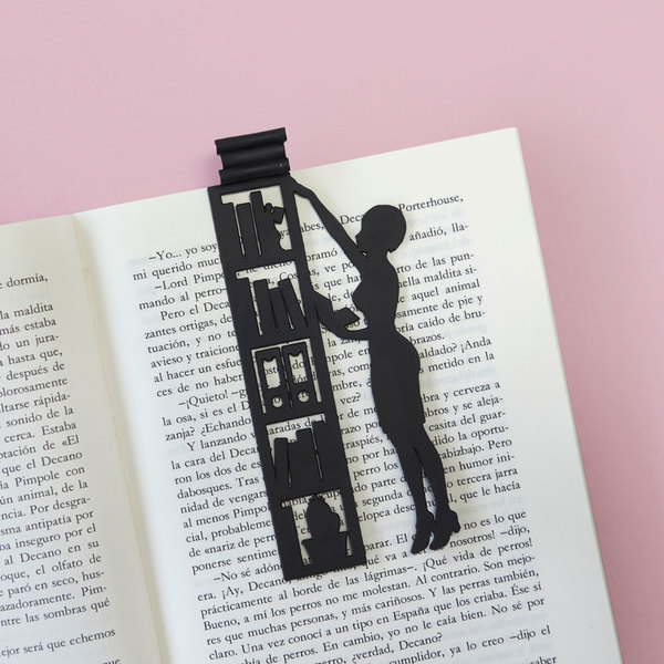 alvi Lesezeichen The Library Farbe Schwarz Die Bücher ragen über den Buchrand hinaus Nylon/Kunststof