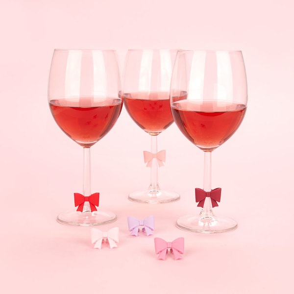 Balvi Marque-verres Coquette 6 marque-verres en forme de nœuds de différentes couleurs Plastique PVC